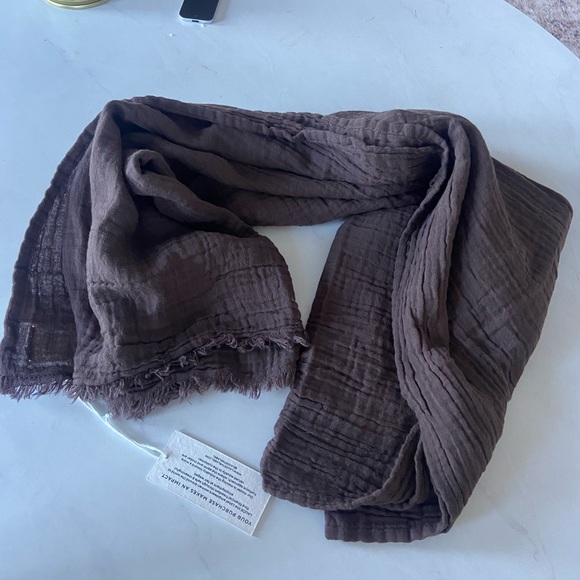 Laude the Label Brown Bubble Gauze Scarf NWT - Picture 4 of 5